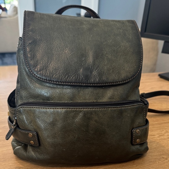 Wilsons Leather Genuine Leather Vintage Flap Backpack Olive Green Distressed Bag - Picture 1 of 16